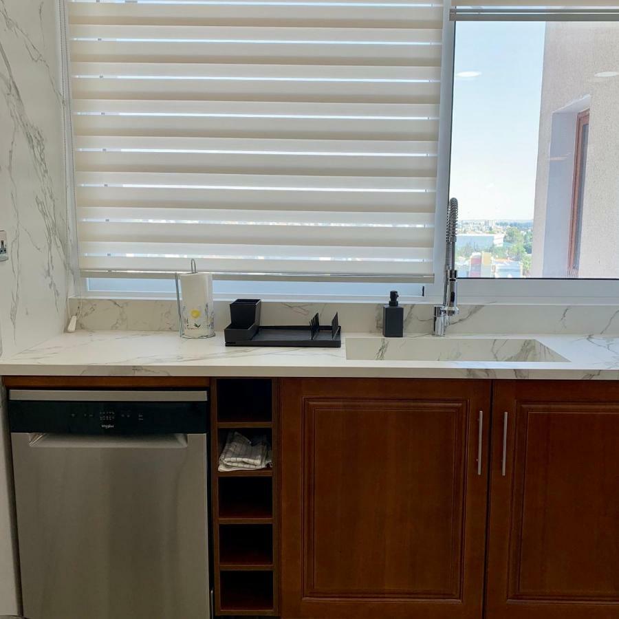 Modern 2 Bed Room Large Apartment Nicosia Eksteriør billede