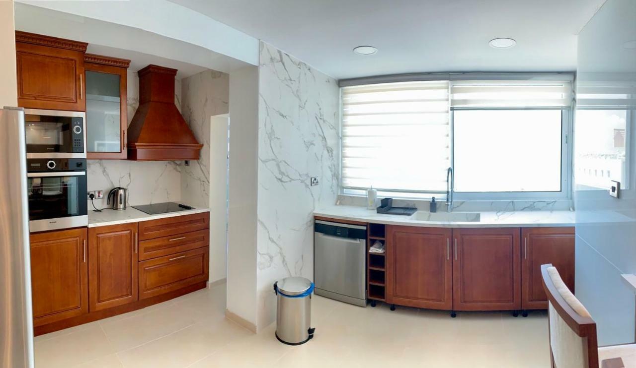 Modern 2 Bed Room Large Apartment Nicosia Eksteriør billede